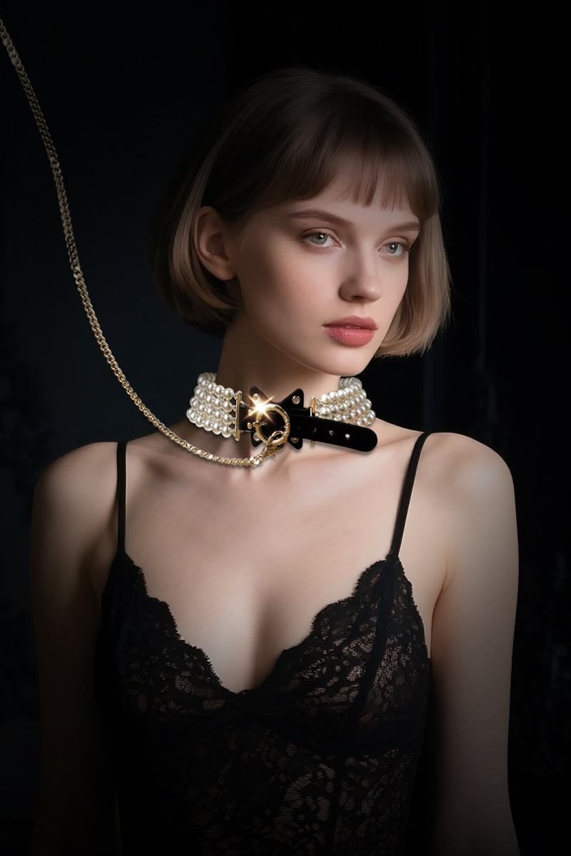 ETHEREAL RADIANCE: PEARL COLLAR WITH LEASH