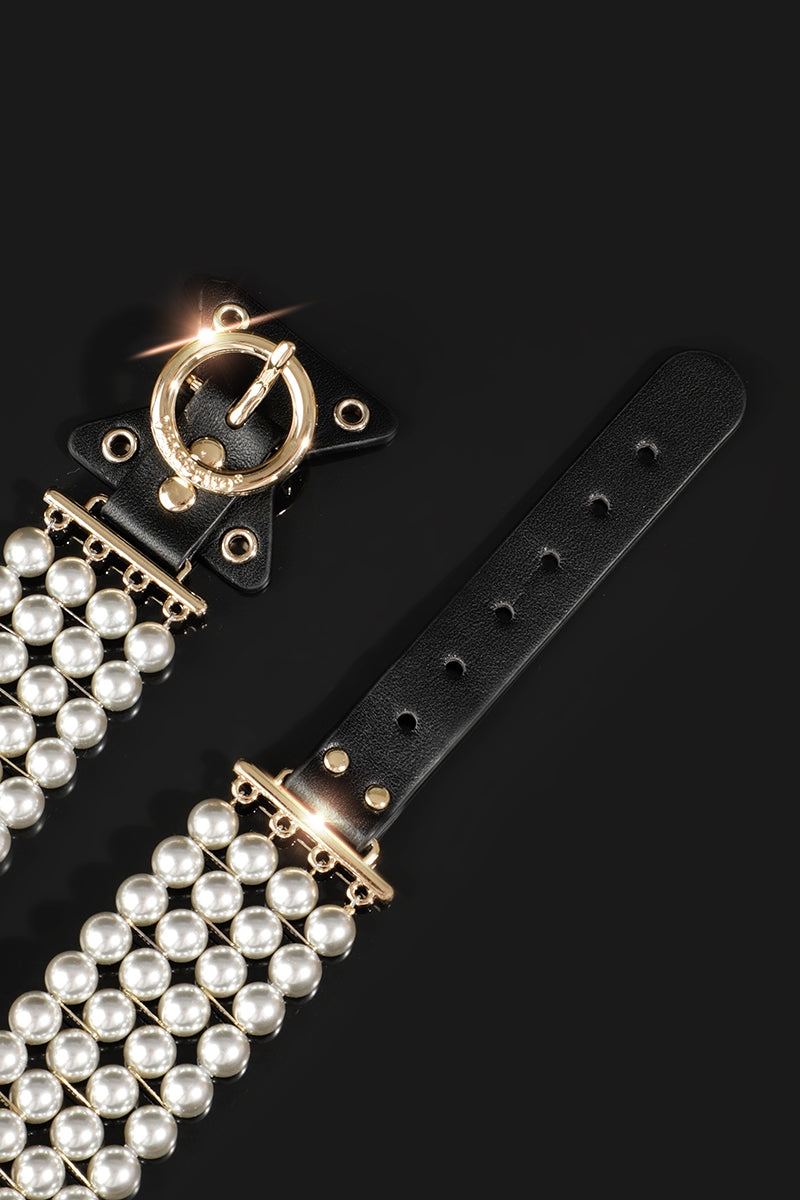 ETHEREAL RADIANCE: PEARL COLLAR WITH LEASH