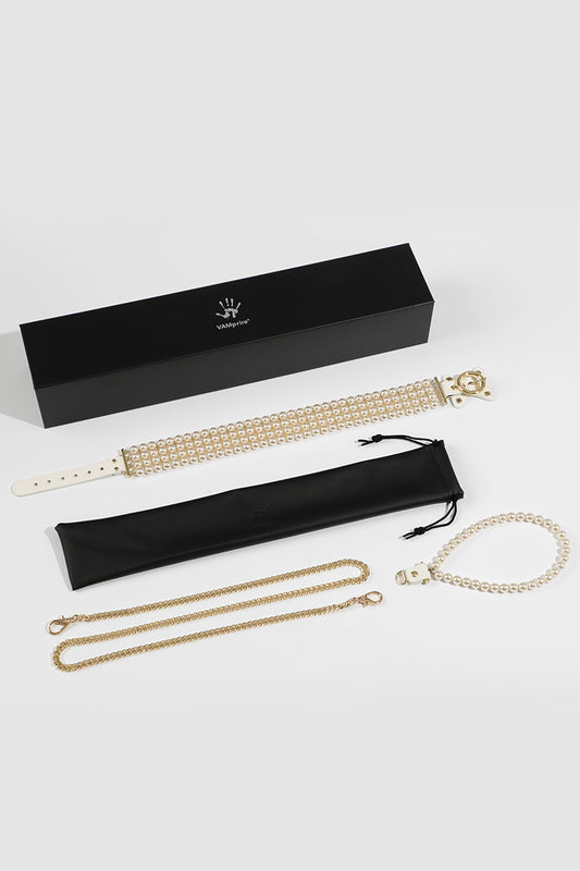 ETHEREAL RADIANCE: PEARL COLLAR WITH LEASH