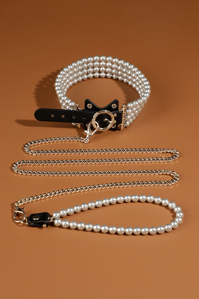 ETHEREAL RADIANCE: PEARL COLLAR WITH LEASH