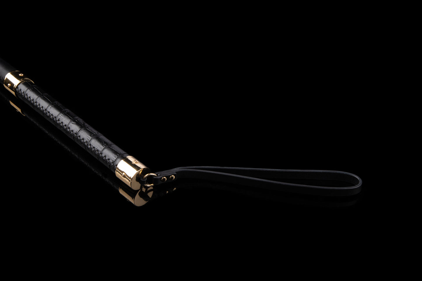 Sovereign Short Bull Whip — Genuine Leather
