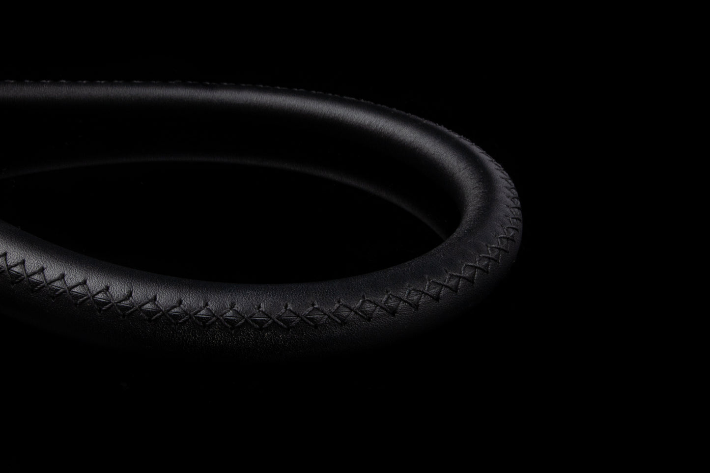 Sovereign Short Bull Whip — Genuine Leather